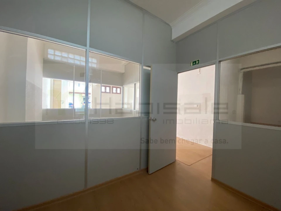 Armazém para Arrendamento em Massamá e Monte Abraão Foto 9