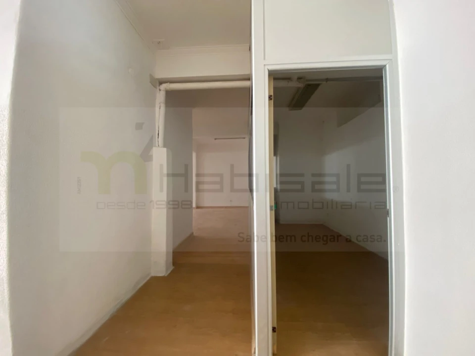 Armazém para Arrendamento em Massamá e Monte Abraão Foto 11