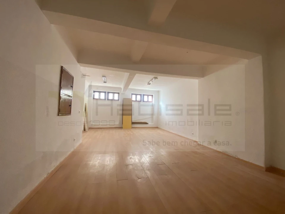 Armazém para Arrendamento em Massamá e Monte Abraão Foto 14