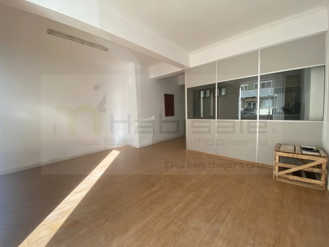 Armazém para Arrendamento em Massamá e Monte Abraão Foto 3