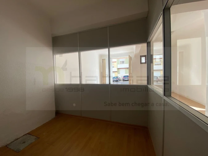 Armazém para Arrendamento em Massamá e Monte Abraão Foto 8