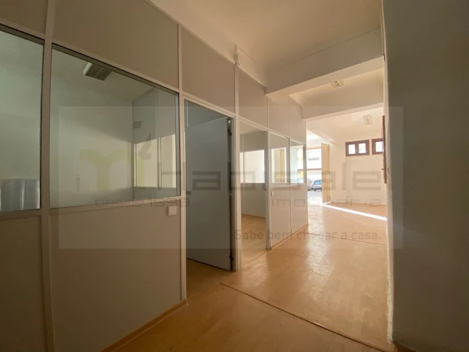 Armazém para Arrendamento em Massamá e Monte Abraão Foto 10