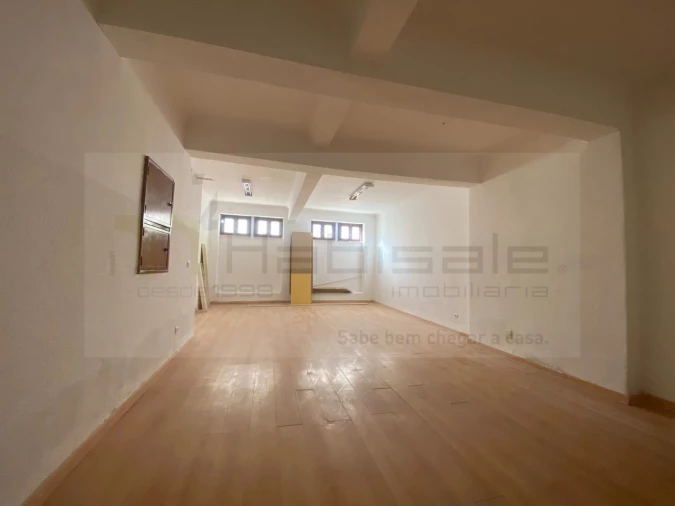 Armazém para Arrendamento em Massamá e Monte Abraão Foto 14