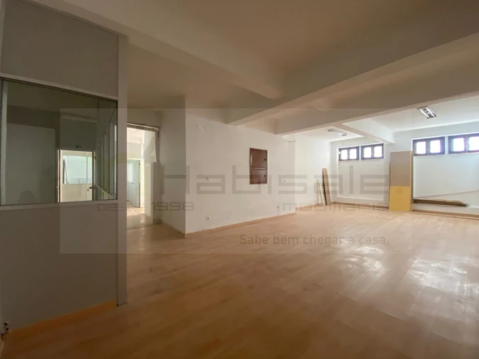 Armazém para Arrendamento em Massamá e Monte Abraão Foto 16