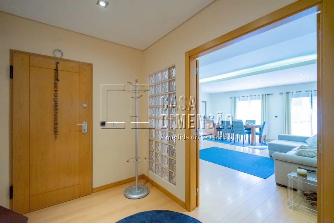 Apartamento T3 para Venda em Barcarena Foto 3