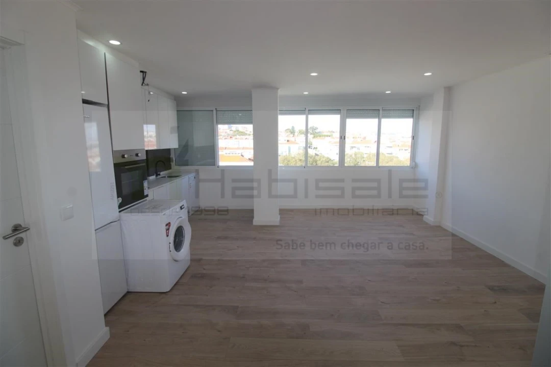 Apartamento T4 para Venda em Águas Livres Foto 3