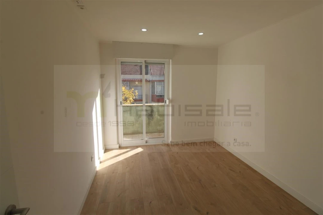 Apartamento T4 para Venda em Águas Livres Foto 15