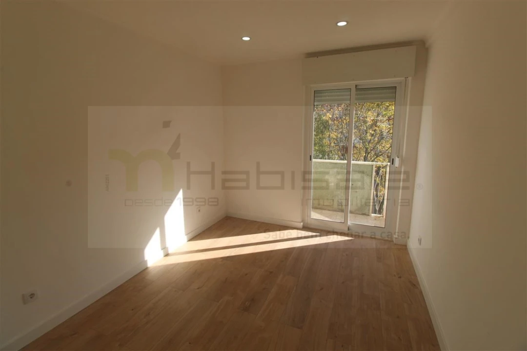 Apartamento T4 para Venda em Águas Livres Foto 17