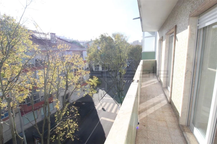 Apartamento T4 para Venda em Águas Livres Foto 1