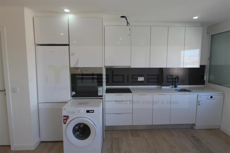 Apartamento T4 para Venda em Águas Livres Foto 4