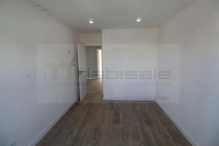 Apartamento T4 para Venda em Águas Livres Foto 11