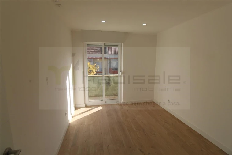 Apartamento T4 para Venda em Águas Livres Foto 15