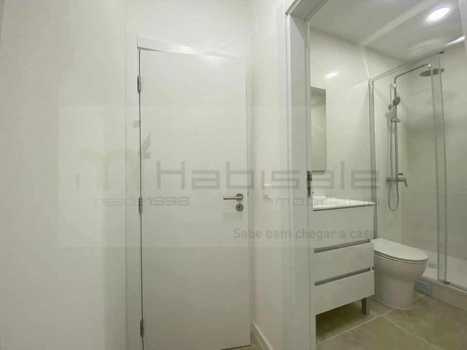 Apartamento T2 para Venda em Almada, Cova da Piedade, Pragal e Cacilhas Foto 24