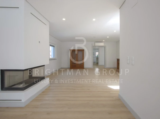 Moradia T4 para Venda em Corroios Foto 8