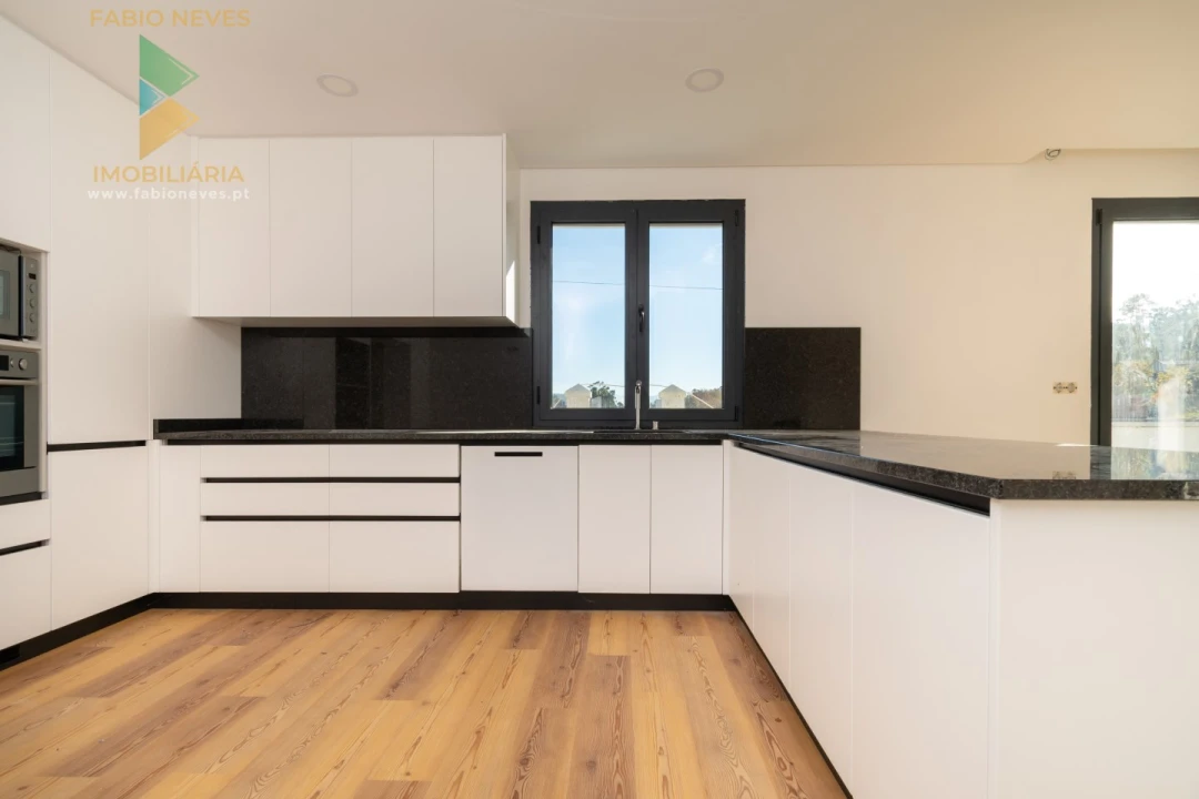 Moradia T3 para Venda em Aguiã Foto 3