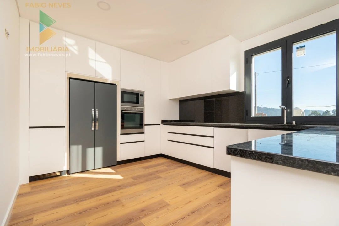 Moradia T3 para Venda em Aguiã Foto 4