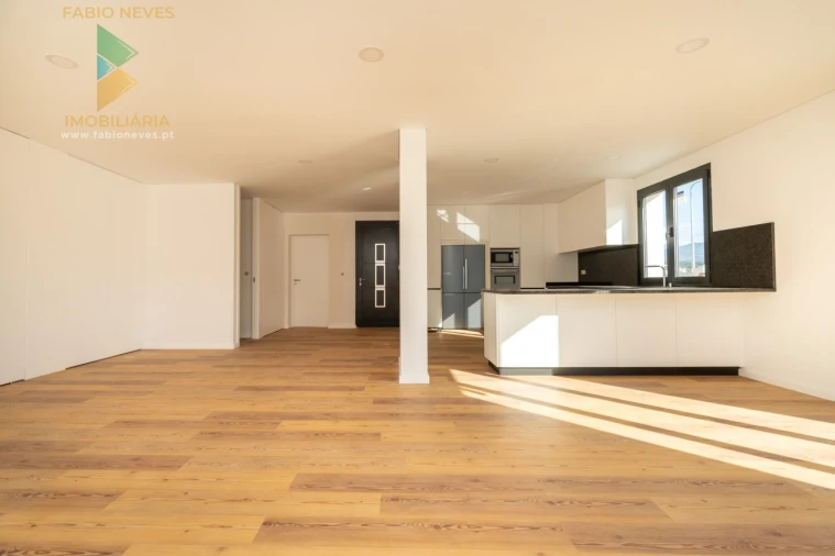 Moradia T3 para Venda em Aguiã Foto 2