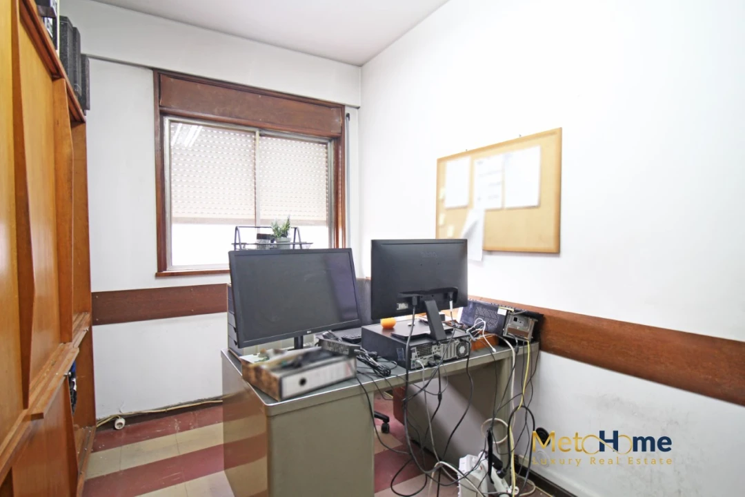 Loja para Arrendamento em Lordelo do Ouro e Massarelos Foto 21