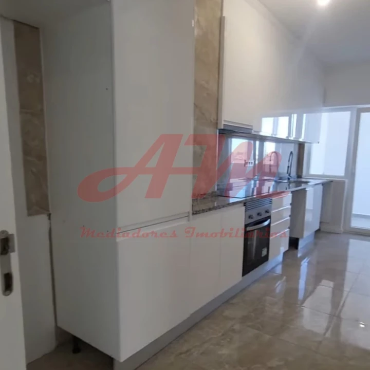 Apartamento T3 para Venda em Portimão Foto 4