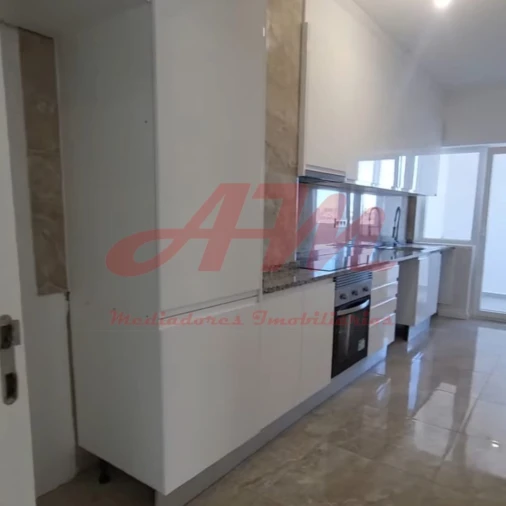 Apartamento T3 para Venda em Portimão Foto 4