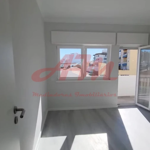 Apartamento T3 para Venda em Portimão Foto 2