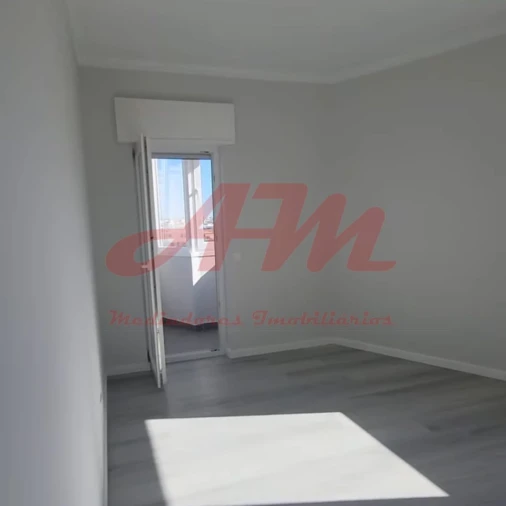 Apartamento T3 para Venda em Portimão Foto 3