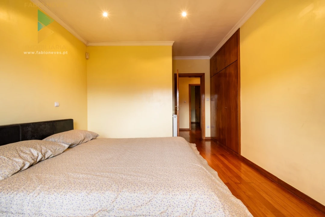 Moradia T3 para Venda em Guilhadeses e Santar Foto 36