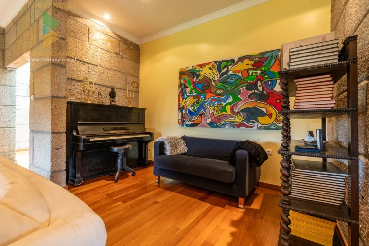 Moradia T3 para Venda em Guilhadeses e Santar Foto 9