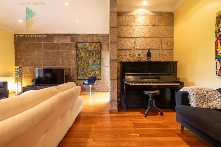 Moradia T3 para Venda em Guilhadeses e Santar Foto 10