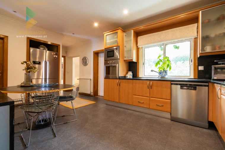 Moradia T3 para Venda em Guilhadeses e Santar Foto 21