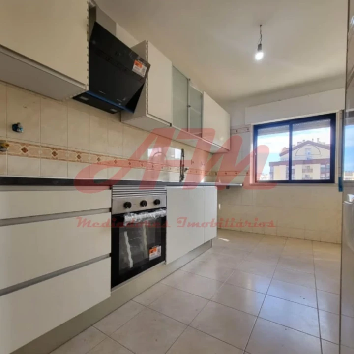 Apartamento T2 para Venda em Algueirão-Mem Martins Foto 3