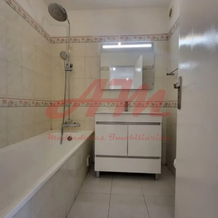 Apartamento T2 para Venda em Algueirão-Mem Martins Foto 12