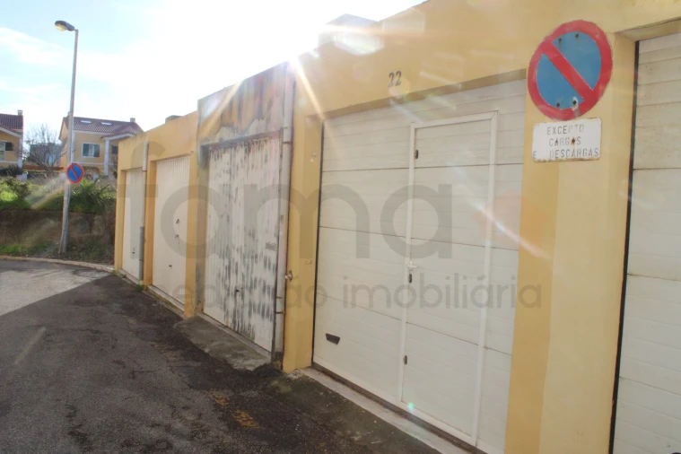 Garagem para Arrendamento em Carcavelos e Parede Foto 2
