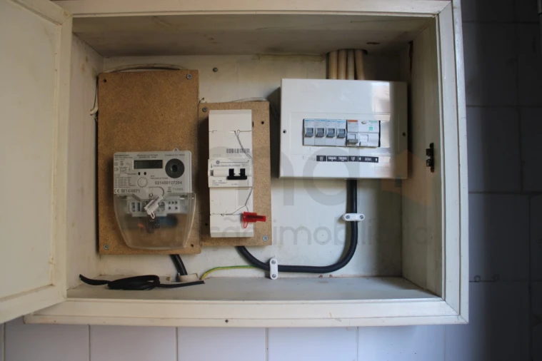 Garagem para Arrendamento em Carcavelos e Parede Foto 4