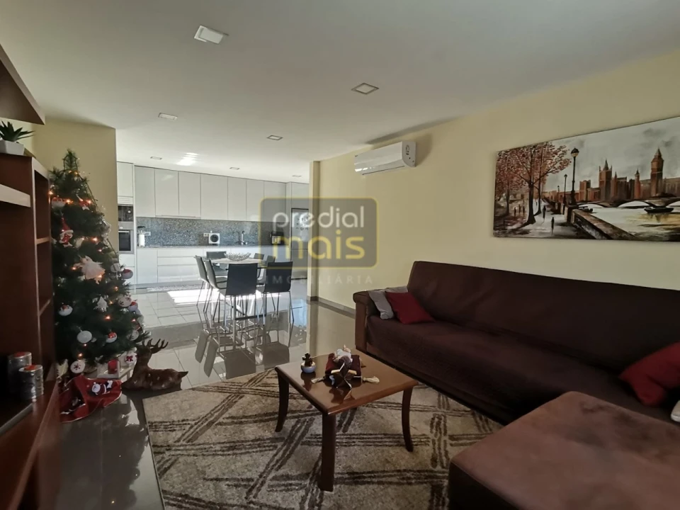 Moradia T4 para Venda em Vila Nova de Famalicão e Calendário Foto 1