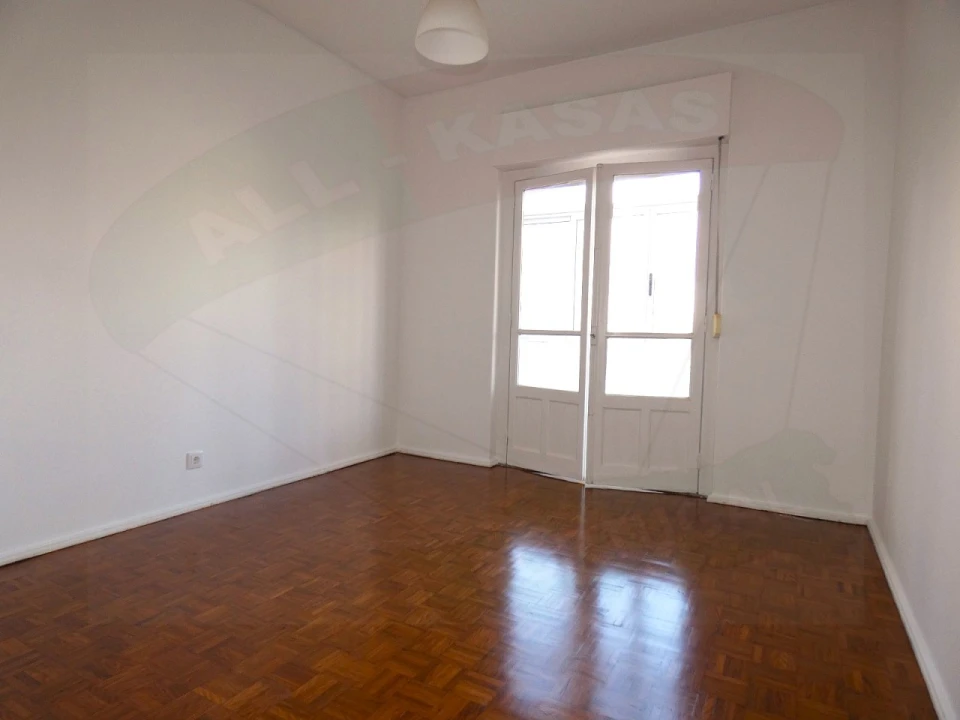 Apartamento T2 para Venda em Venteira Foto 5