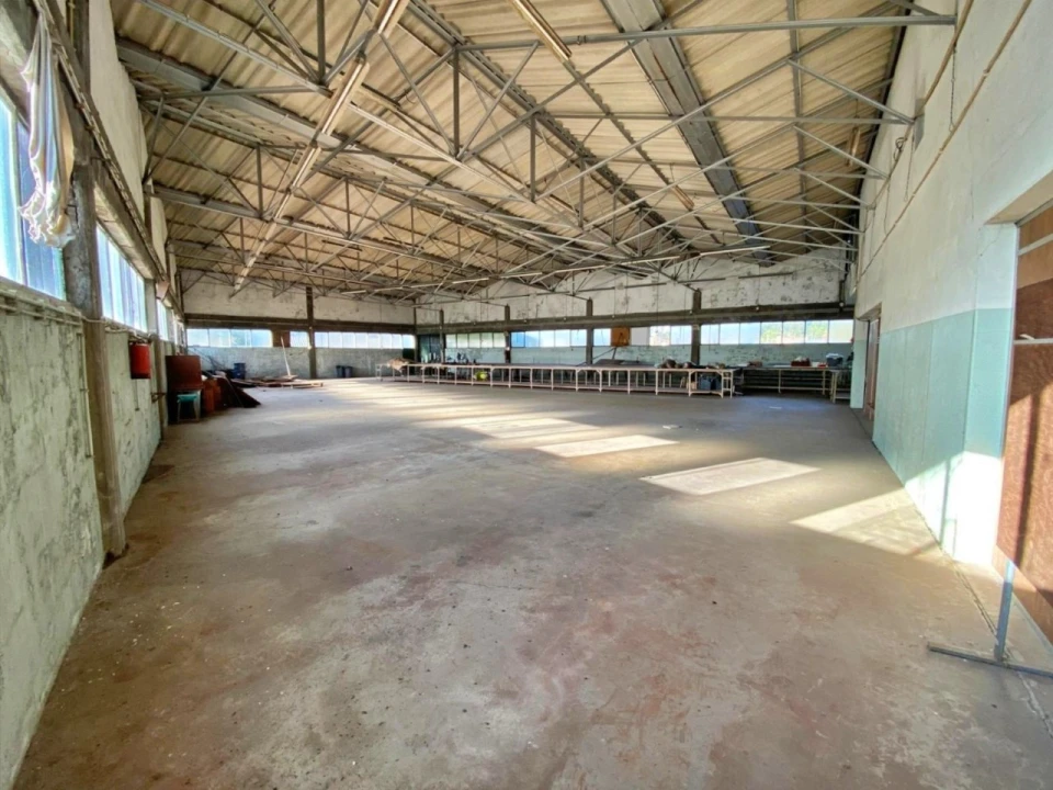 Prédio para Arrendamento em Vilar de Pinheiro Foto 2