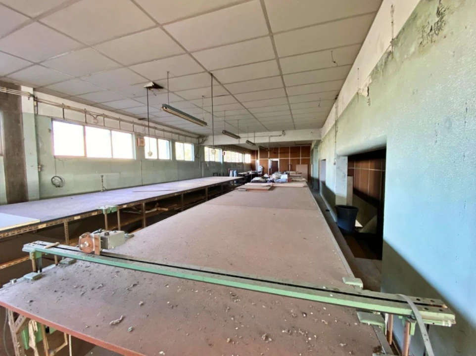 Prédio para Arrendamento em Vilar de Pinheiro Foto 11