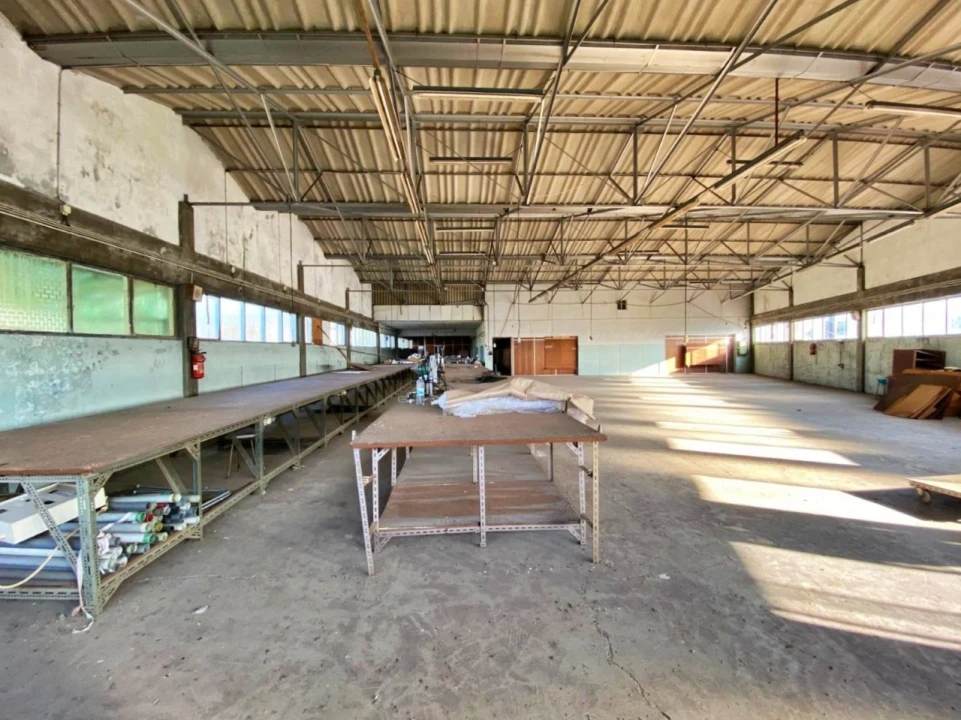 Prédio para Arrendamento em Vilar de Pinheiro Foto 14