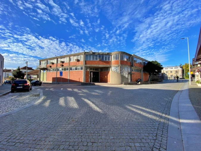 Prédio para Arrendamento em Vilar de Pinheiro Foto 18