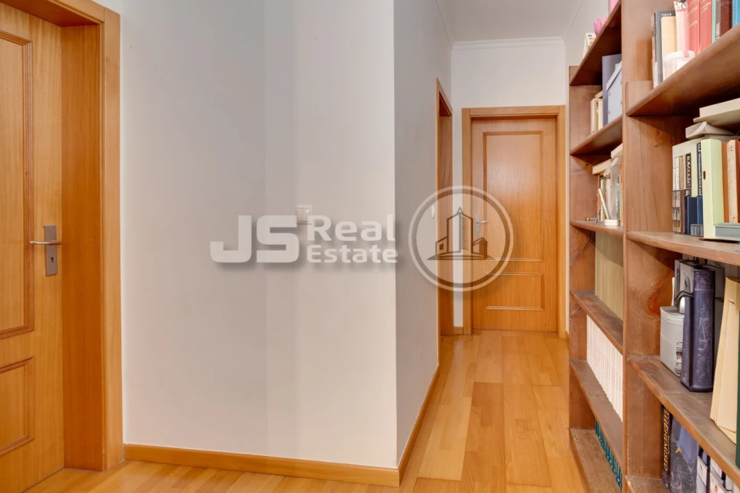 Apartamento T2 para Venda em Santo Antonio Foto 9