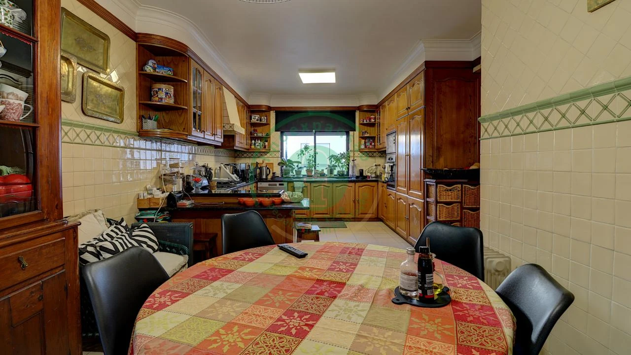 Moradia T6 para Venda em Buarcos Foto 12