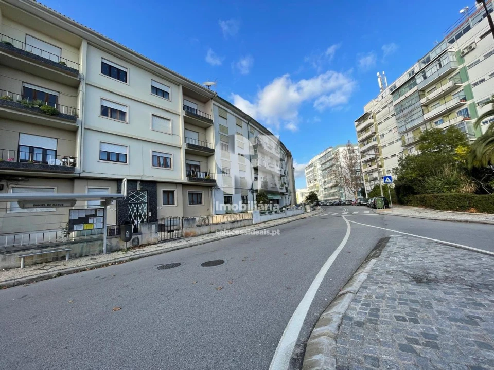 Apartamento T2 para Venda em Santo Antonio dos Olivais Foto 3