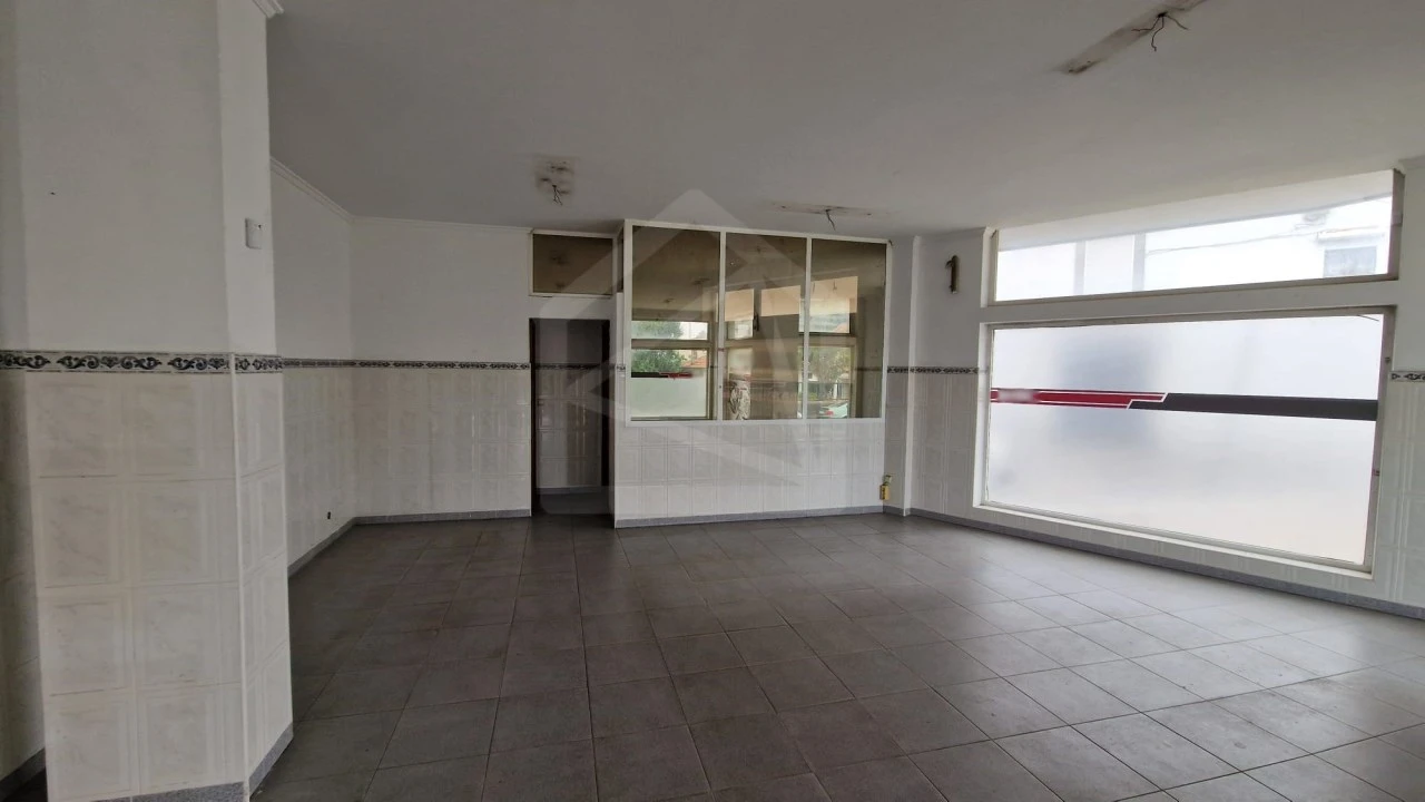 Loja para Venda em Mafamude e Vilar do Paraíso Foto 1