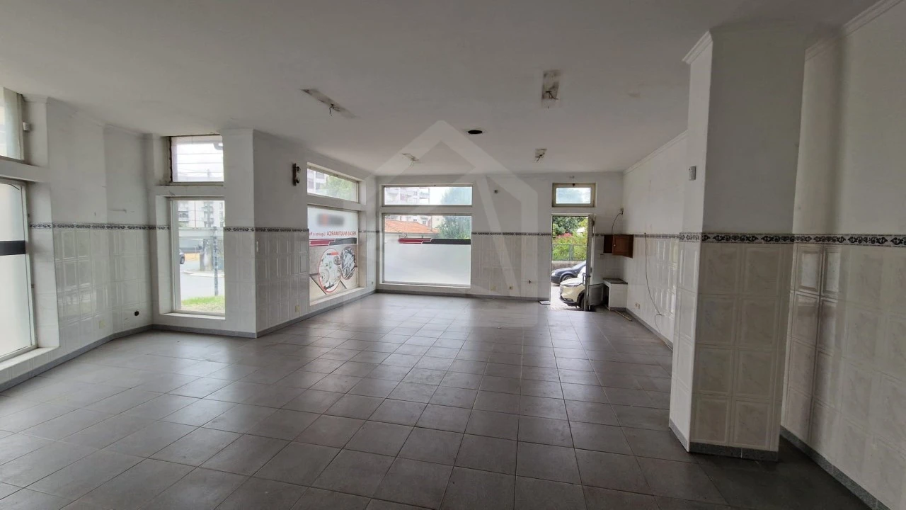 Loja para Venda em Mafamude e Vilar do Paraíso Foto 2