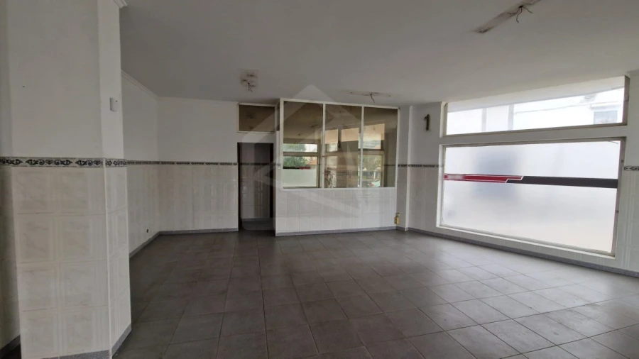 Loja para Venda em Mafamude e Vilar do Paraíso Foto 1