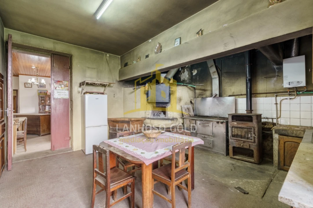 Moradia T4 para Venda em Caldelas, Sequeiros e Paranhos Foto 3