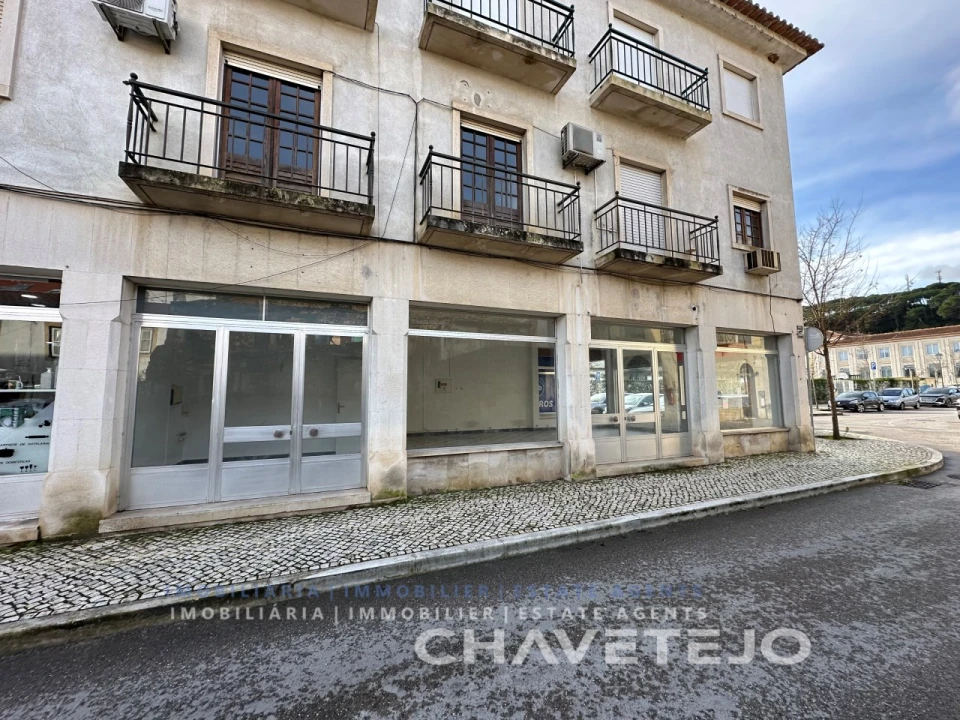 Loja para Arrendamento em São João Baptista e Santa Maria dos Olivais Foto 1