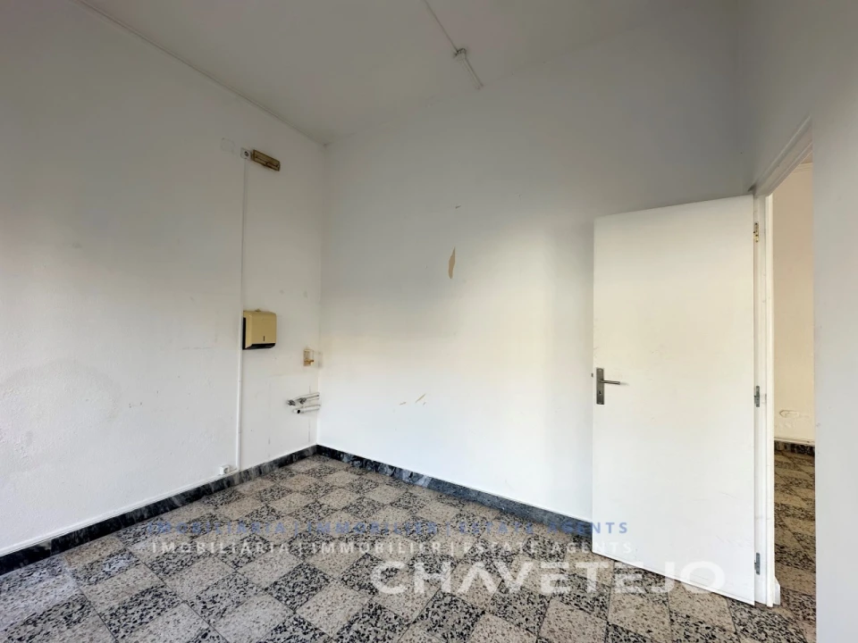 Loja para Arrendamento em São João Baptista e Santa Maria dos Olivais Foto 12