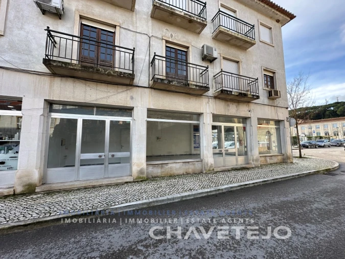 Loja para Arrendamento em São João Baptista e Santa Maria dos Olivais Foto 1